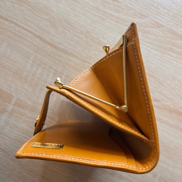 Gucci GG Kisslock Wallet With Coin Pocket - Picture 10 of 16